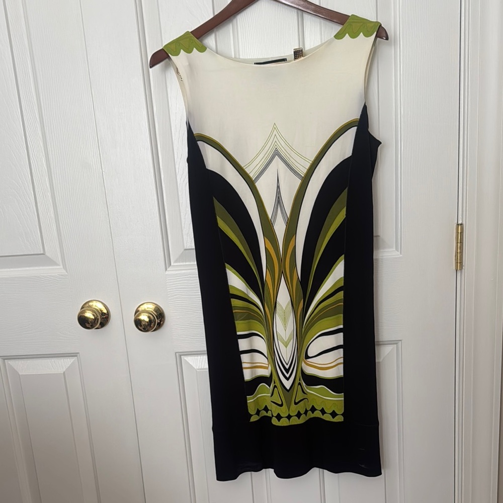 Elegant Black and Green Patterned Dress